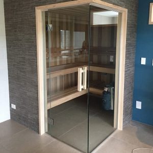 Phòng Xông Hơi Khô Góc Vách Kính Hiện Đại – Thiết Kế Âm Tường Sang Trọng [Mã: Corner-Glass]